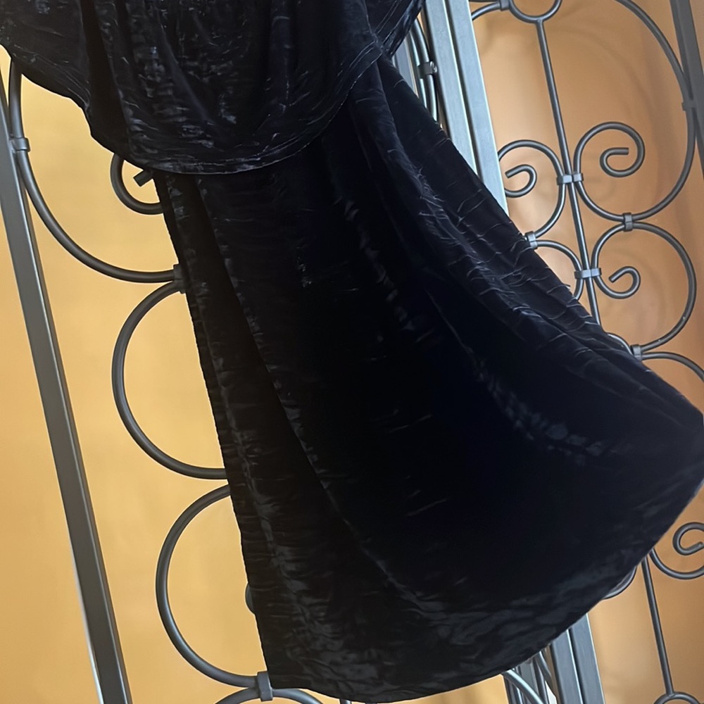 ENTRO Black Velvet Beauty Dress - Picture 3 of 7